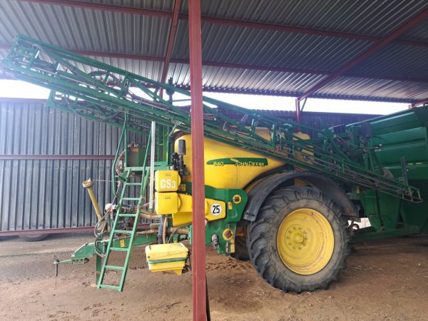 2006 John Deere 840 Sprayer