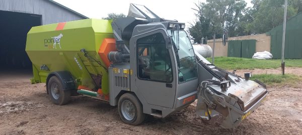 2012 Storti Pointer Self-Propelled Feed Mixer