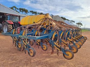 Equalizer 7000E Small Grain Planter