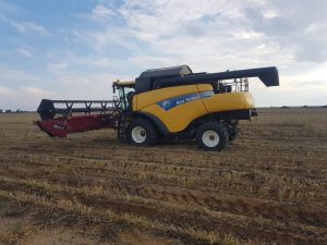 2007 New Holland CR9060 Combine Harvester