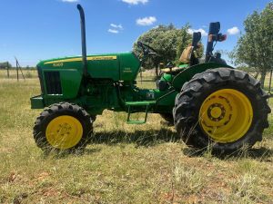 John Deere 5303 4x2