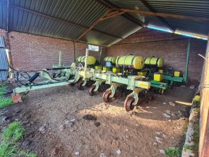 Orthman / John Deere Planter