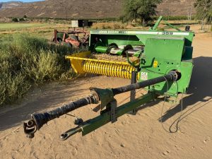 John Deere 359 Baler