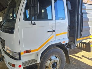 2013 Nissan UD 100 Truck