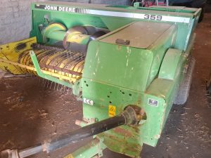 John Deere 359 Baler