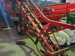 2007 Dewulf P3B Single Row Carrot Harvester