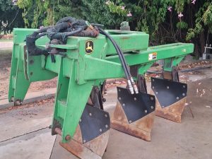 John Deere 975 Mouldboard Plough