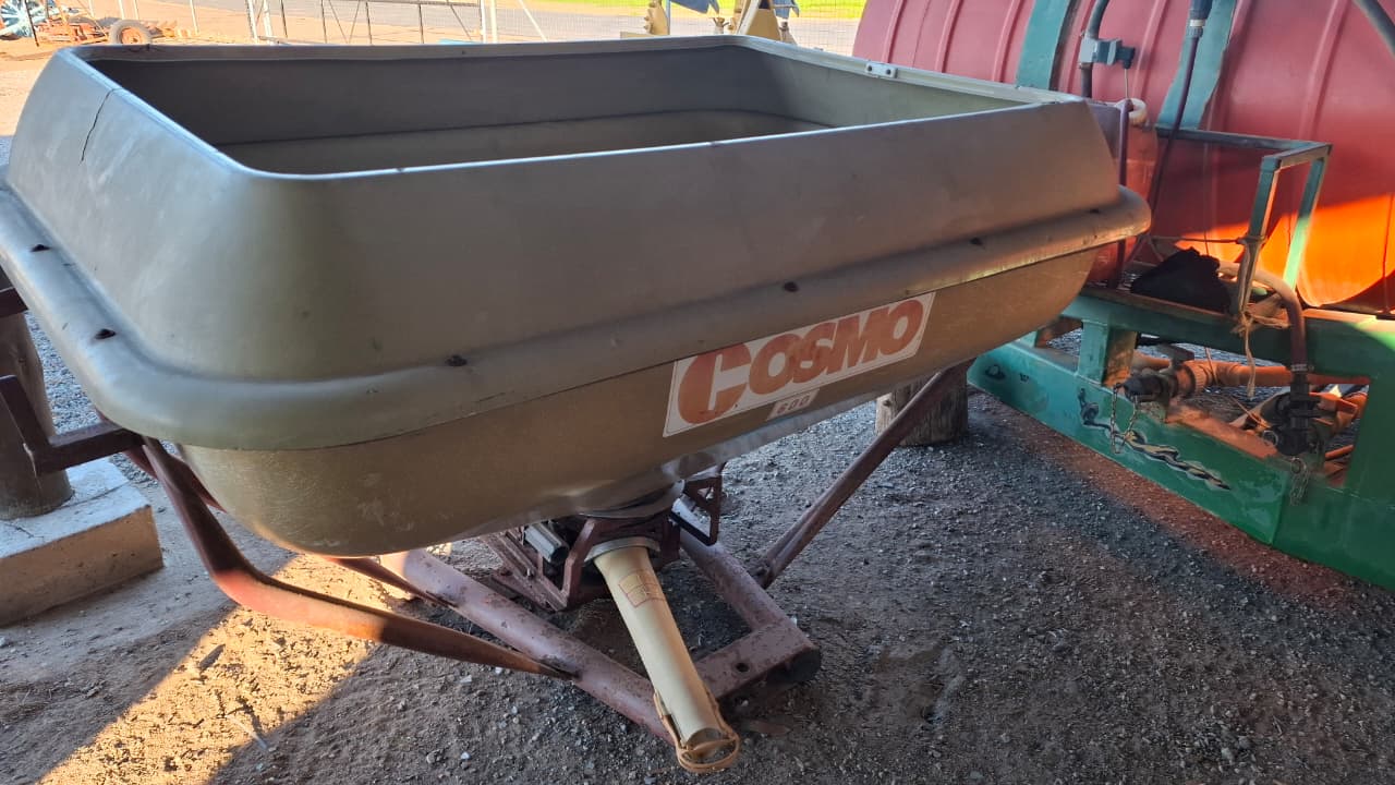 Cosmo Fertilizer Spreader
