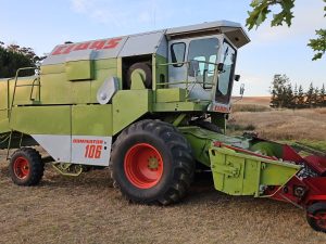 Claas Dominator 106 Combine Harvester