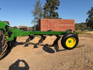 John Deere 160 Mouldboard Plough