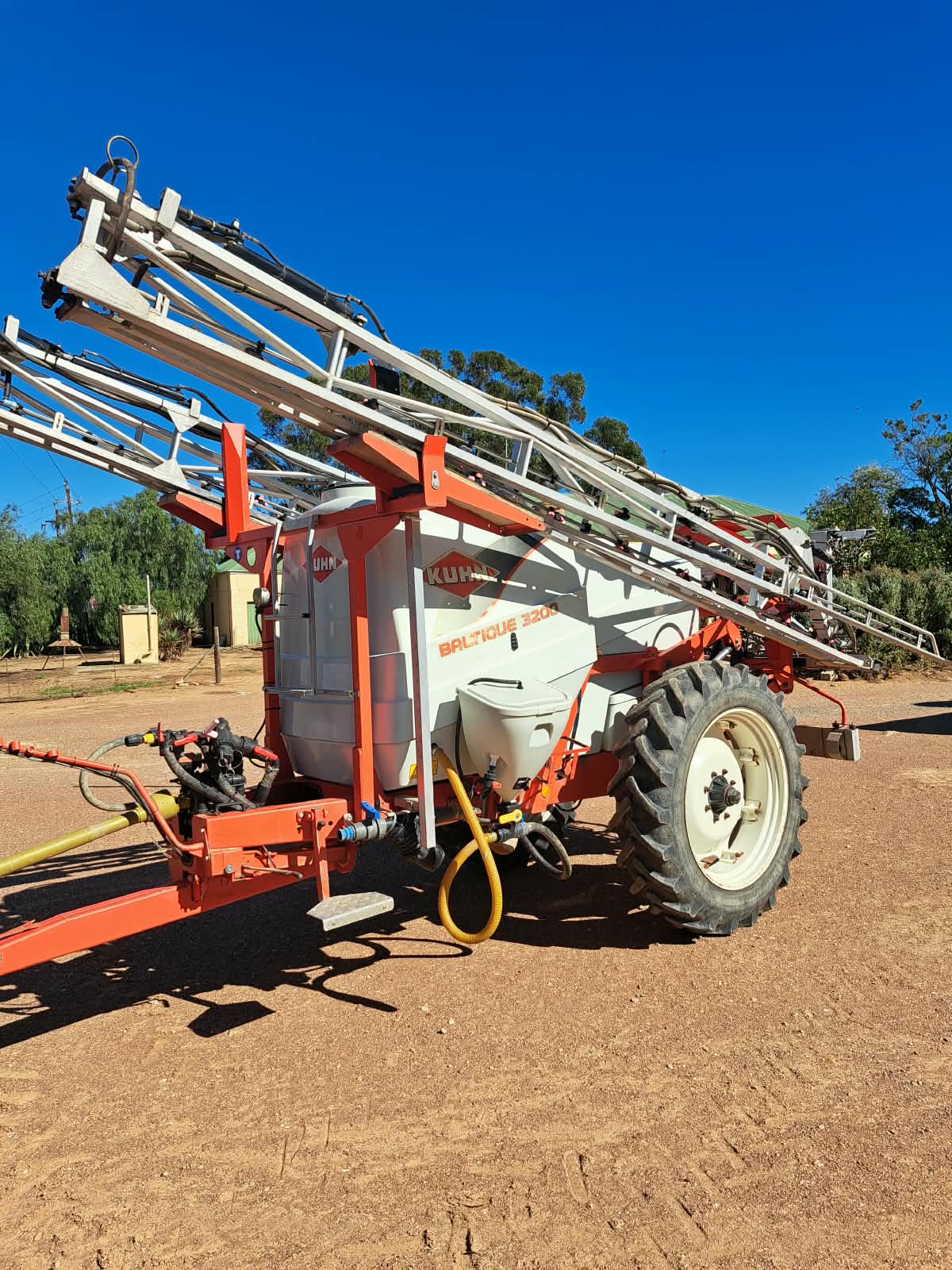 Kuhn Baltique 3200 Sprayer