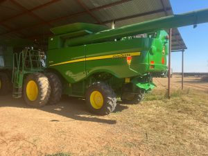 2013 John Deere S670 Combine Harvester