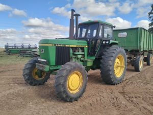 John Deere 4440 4x2