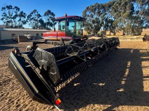 Macdon 9352i Self-propelled Windrower
